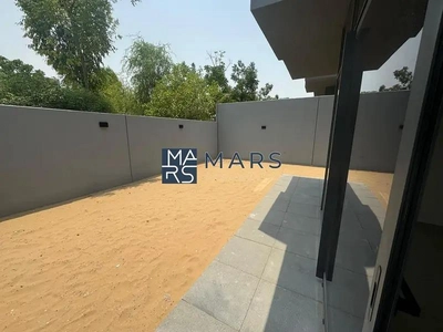 Elegant Lavish 3BR Villa in Massar 145k-8