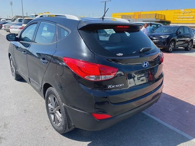Hyundai tucson 2015 balck color GCC calen car-6