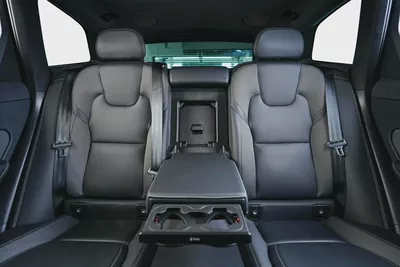 Volvo XC60 B5-Ultimate Dark-GCC-Al Futtaim Warranty And Service Contract- Mint Condition-19