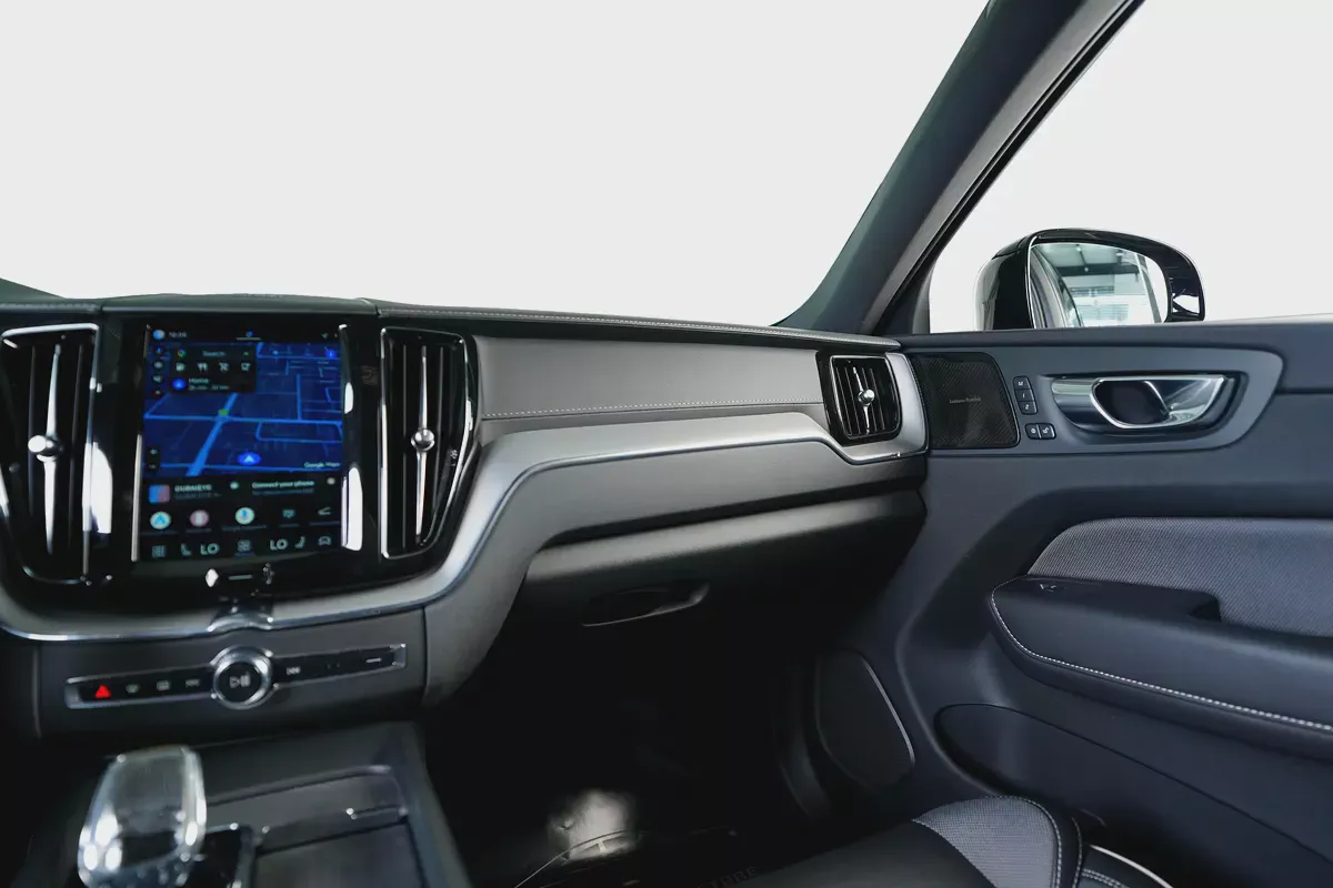 Volvo XC60 B5-Ultimate Dark-GCC-Al Futtaim Warranty And Service Contract- Mint Condition-10-10