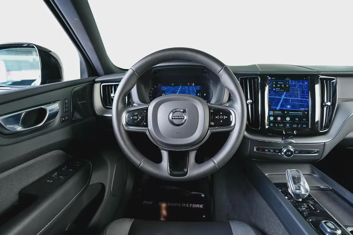 Volvo XC60 B5-Ultimate Dark-GCC-Al Futtaim Warranty And Service Contract- Mint Condition-15-15
