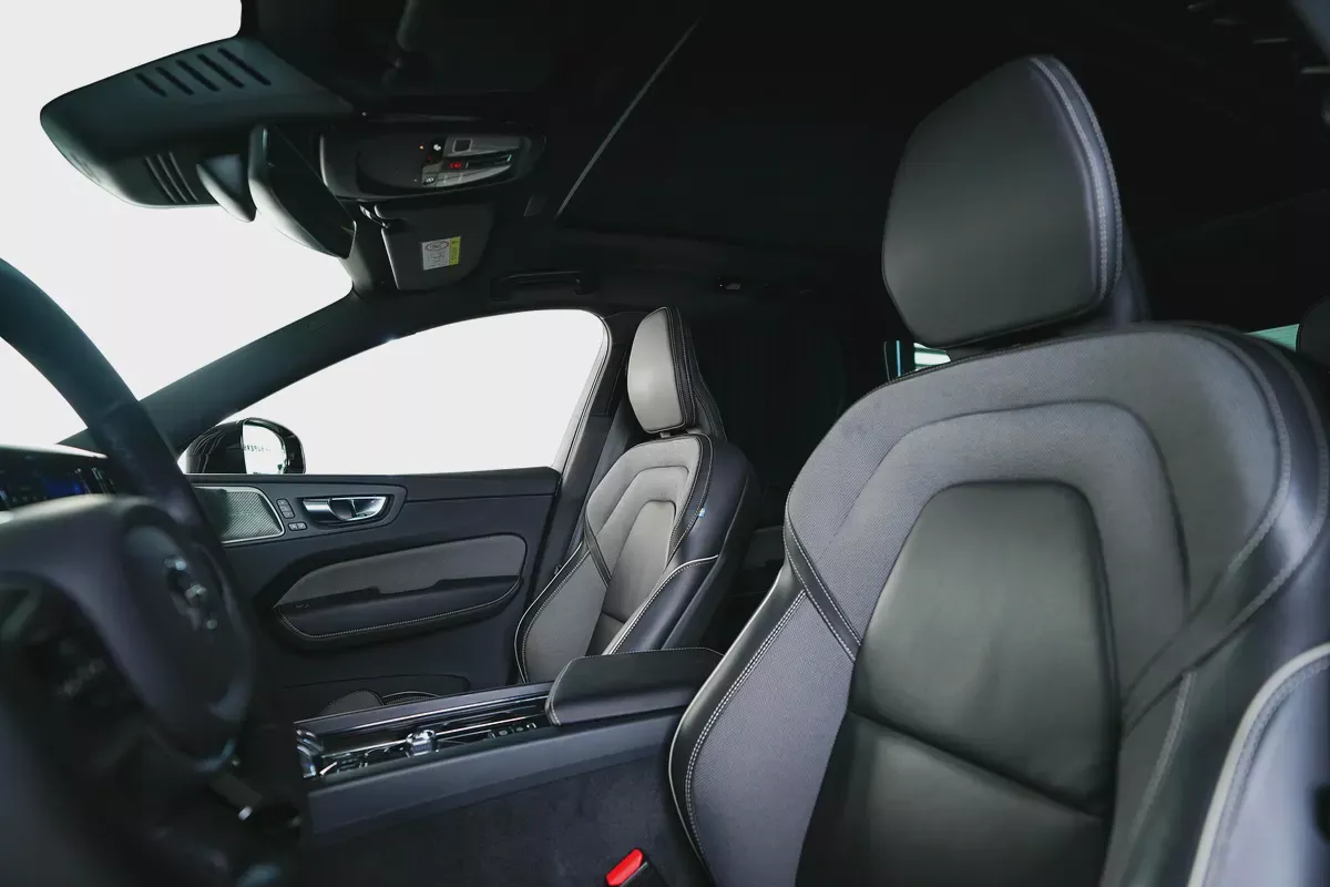 Volvo XC60 B5-Ultimate Dark-GCC-Al Futtaim Warranty And Service Contract- Mint Condition-17-17