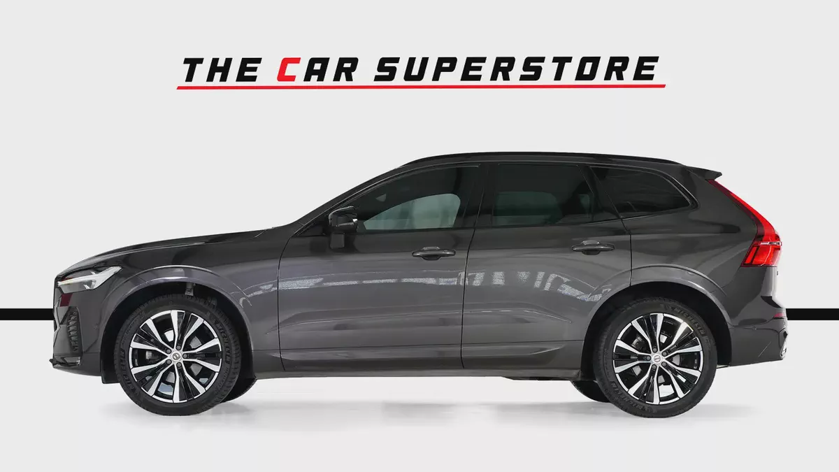 Volvo XC60 B5-Ultimate Dark-GCC-Al Futtaim Warranty And Service Contract- Mint Condition-4-4