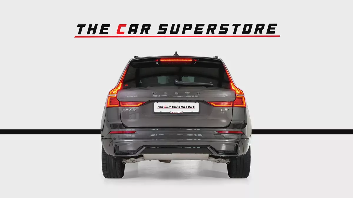 Volvo XC60 B5-Ultimate Dark-GCC-Al Futtaim Warranty And Service Contract- Mint Condition-6-6
