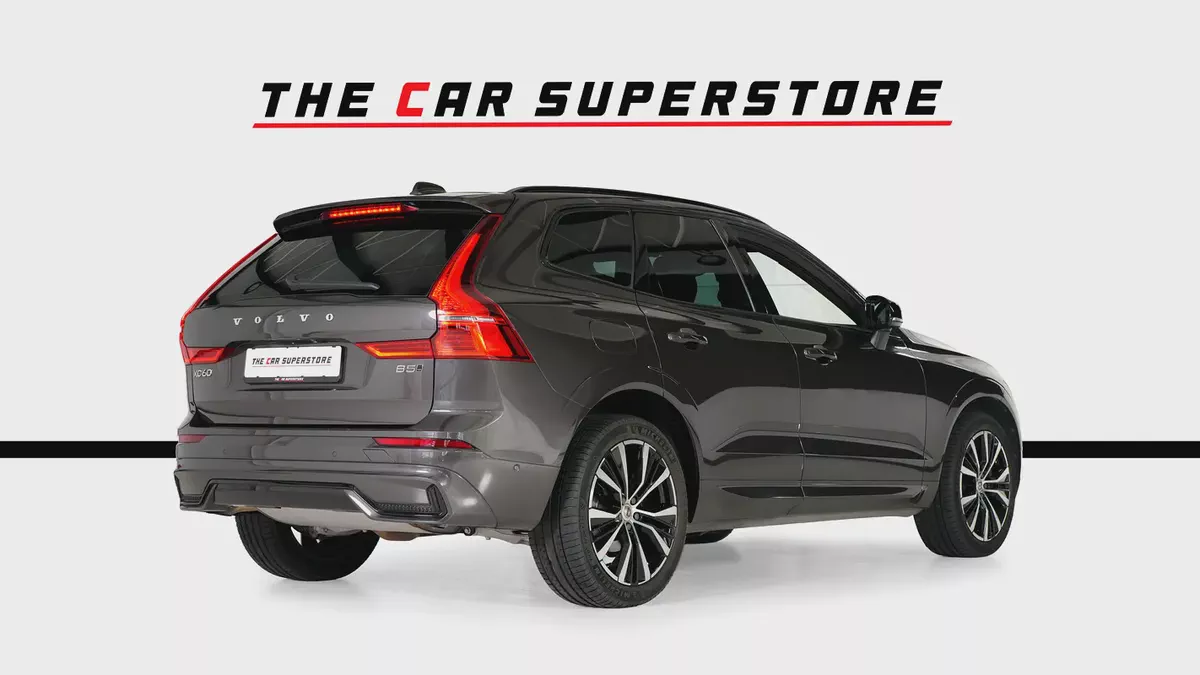 Volvo XC60 B5-Ultimate Dark-GCC-Al Futtaim Warranty And Service Contract- Mint Condition-7-7