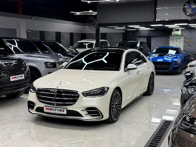 1 Owner | Original Paint | Full Mercedes Service History | GCC Specs | Low Kms-0