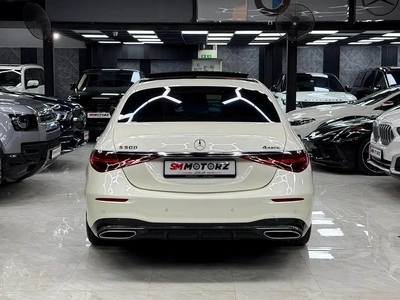 1 Owner | Original Paint | Full Mercedes Service History | GCC Specs | Low Kms-16