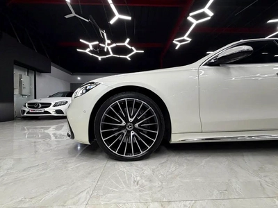1 Owner | Original Paint | Full Mercedes Service History | GCC Specs | Low Kms-13