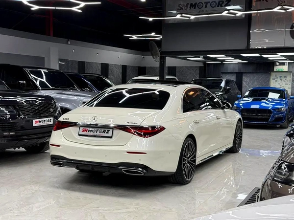 1 Owner | Original Paint | Full Mercedes Service History | GCC Specs | Low Kms