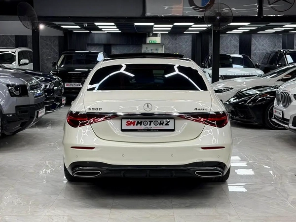 1 Owner | Original Paint | Full Mercedes Service History | GCC Specs | Low Kms