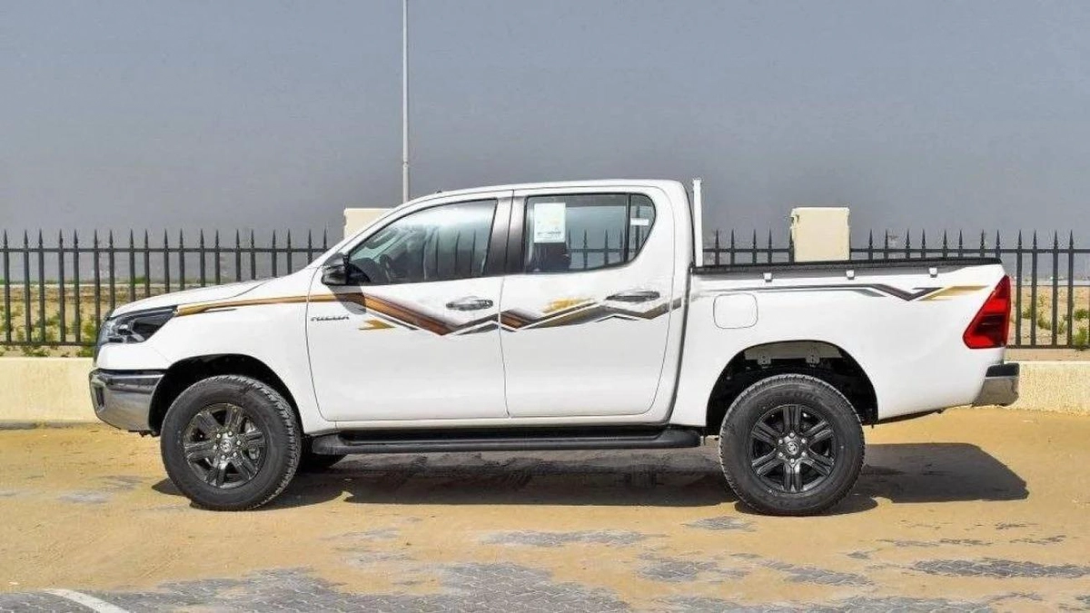 Toyota Hilux TOYOTA HILUX DC 2.7L 4X4 PETROL W/REAR CAMERA A/T MY24 2.7L Petrol 2024-12-12