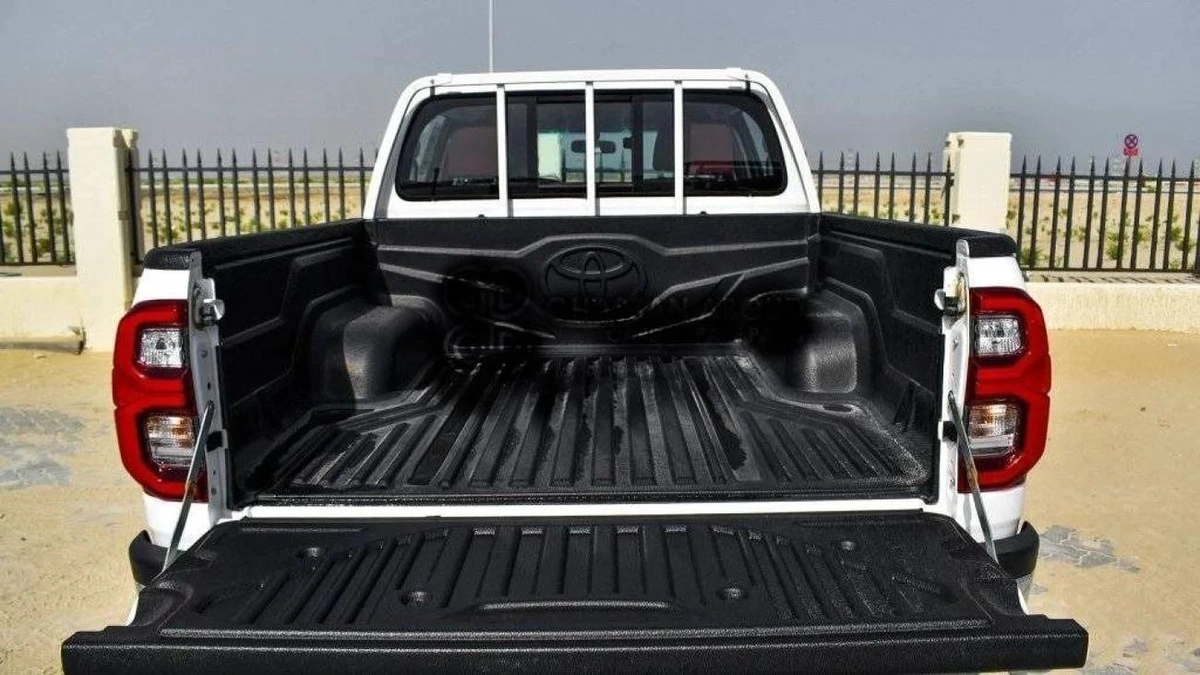 Toyota Hilux TOYOTA HILUX DC 2.7L 4X4 PETROL W/REAR CAMERA A/T MY24 2.7L Petrol 2024-8-8