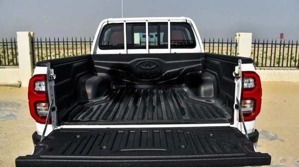 Toyota Hilux TOYOTA HILUX DC 2.7L 4X4 PETROL W/REAR CAMERA A/T MY24 2.7L Petrol 2024