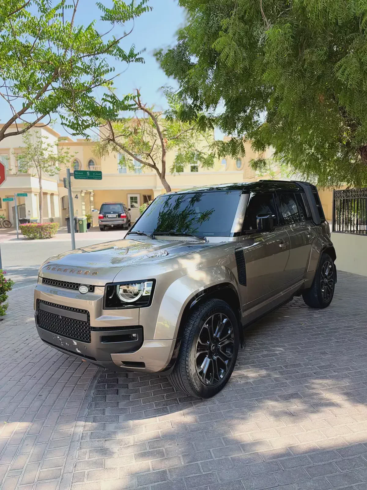2025 Defender Octa 110 P635 Gcc  warranty and service