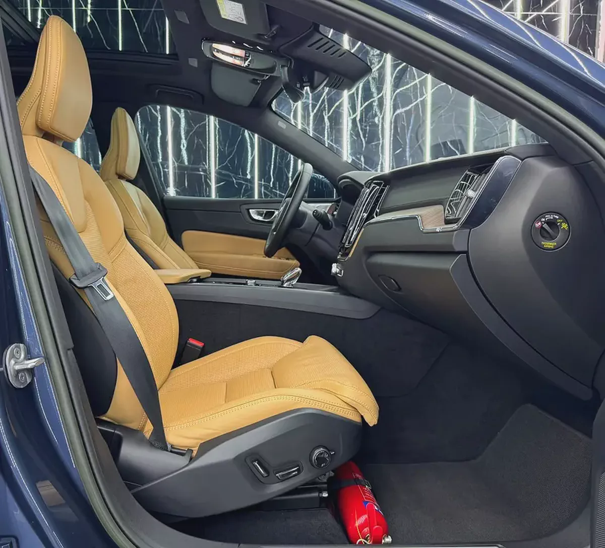 VOLVO XC60 B5 AWD | GCC | Original paint | Low Mileage | All Futtaim Warranty 2028-11-11