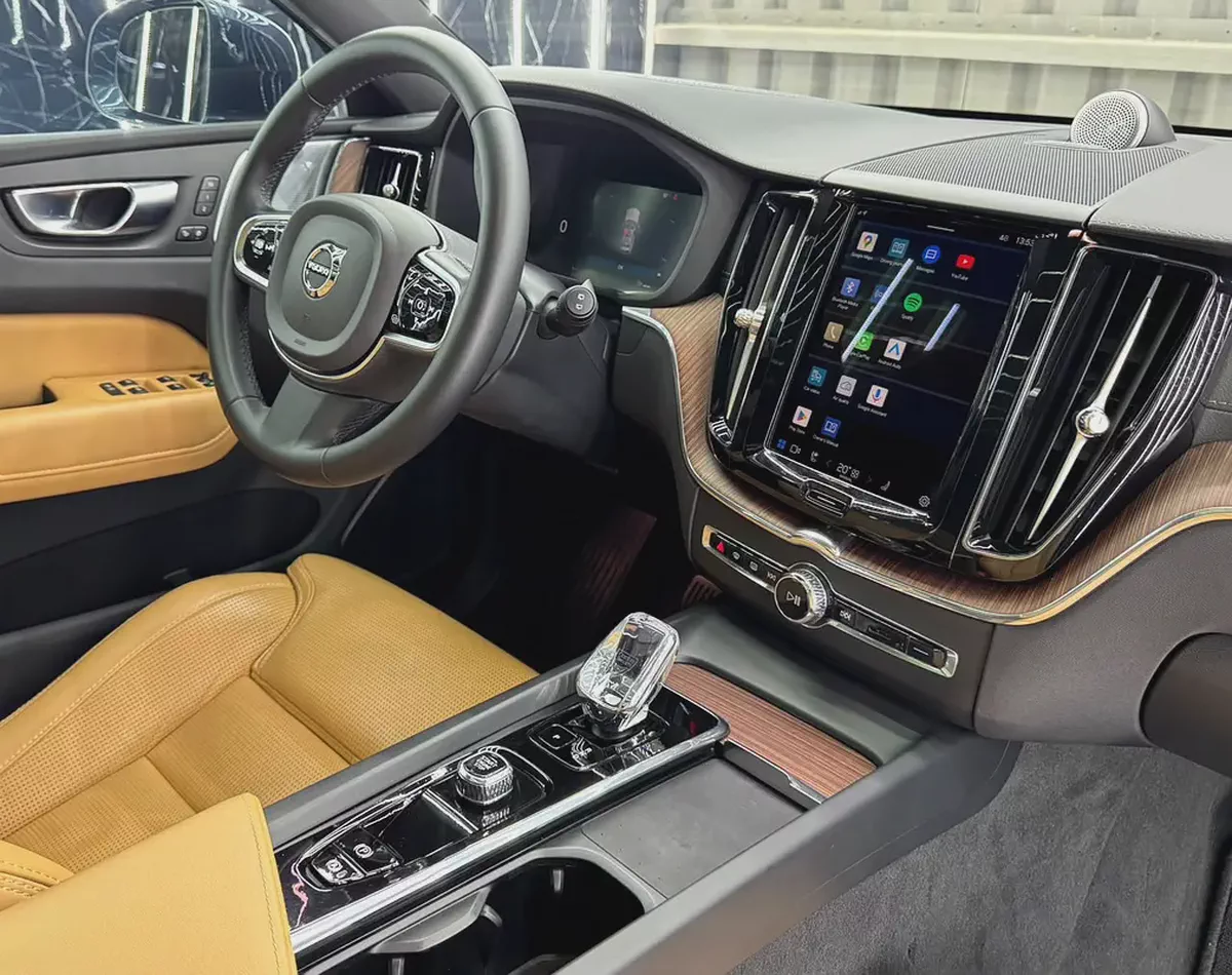 VOLVO XC60 B5 AWD | GCC | Original paint | Low Mileage | All Futtaim Warranty 2028-14-14