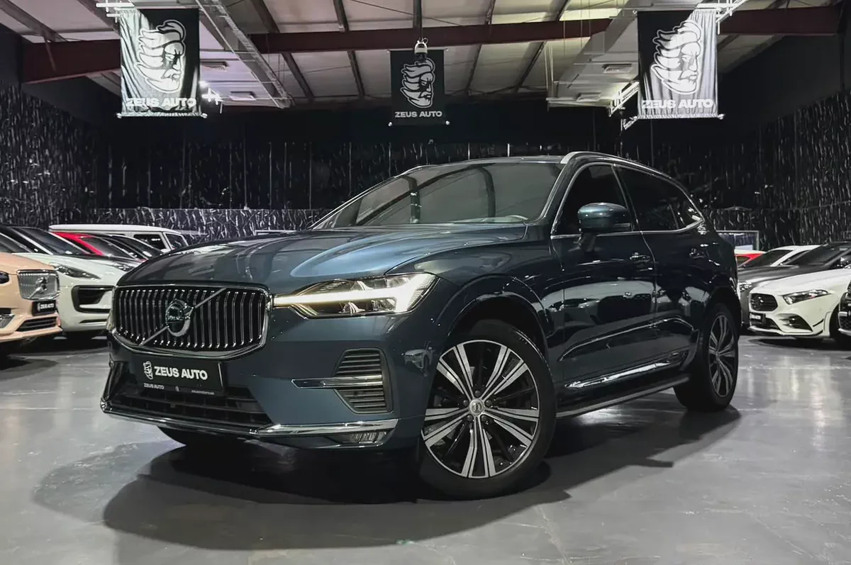 VOLVO XC60 B5 AWD | GCC | Original paint | Low Mileage | All Futtaim Warranty 2028