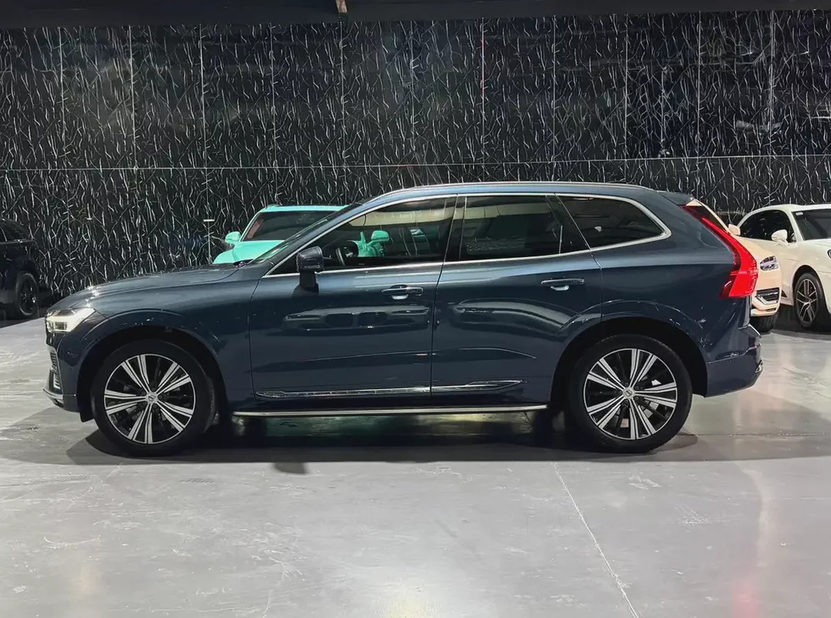 VOLVO XC60 B5 AWD | GCC | Original paint | Low Mileage | All Futtaim Warranty 2028-4-4