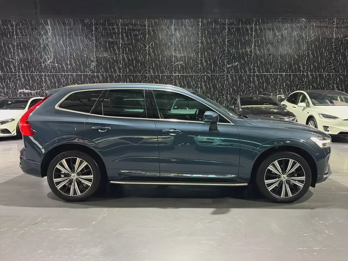 VOLVO XC60 B5 AWD | GCC | Original paint | Low Mileage | All Futtaim Warranty 2028-6-6