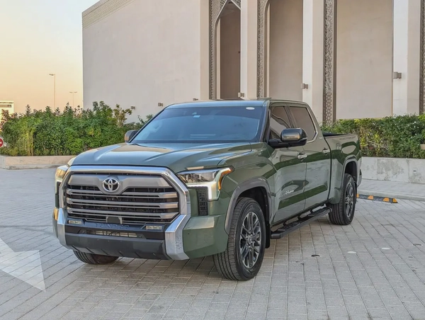 2022 TOYOTA TUNDRA CREWMAX LIMITED EDITION 4X4 PANORAMIC ROOF IN EXCELLENT CONDITION