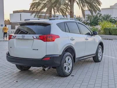 Toyota RAV4 GCC 2014 Prestine Condition Mid Option With Navigation Low KM Perfect Family SUV-12