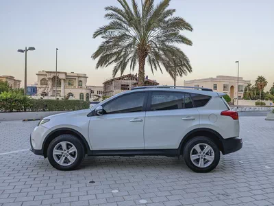 Toyota RAV4 GCC 2014 Prestine Condition Mid Option With Navigation Low KM Perfect Family SUV-16