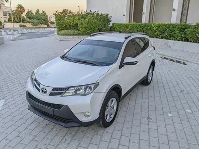 Toyota RAV4 GCC 2014 Prestine Condition Mid Option With Navigation Low KM Perfect Family SUV-4