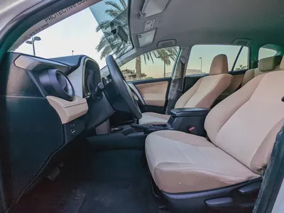 Toyota RAV4 GCC 2014 Prestine Condition Mid Option With Navigation Low KM Perfect Family SUV-6