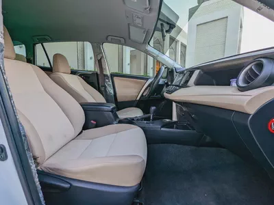 Toyota RAV4 GCC 2014 Prestine Condition Mid Option With Navigation Low KM Perfect Family SUV-7