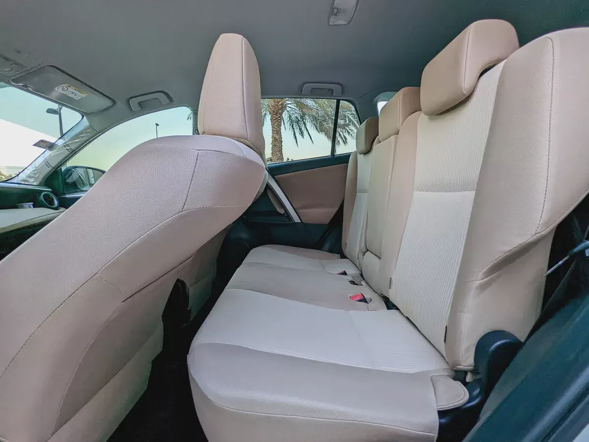 Toyota RAV4 GCC 2014 Prestine Condition Mid Option With Navigation Low KM Perfect Family SUV-9-9