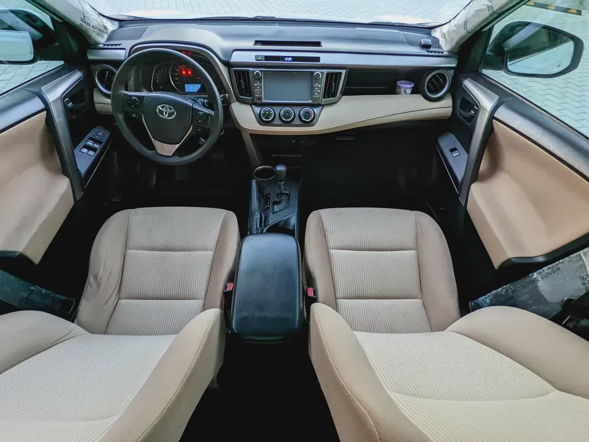 Toyota RAV4 GCC 2014 Prestine Condition Mid Option With Navigation Low KM Perfect Family SUV-10-10