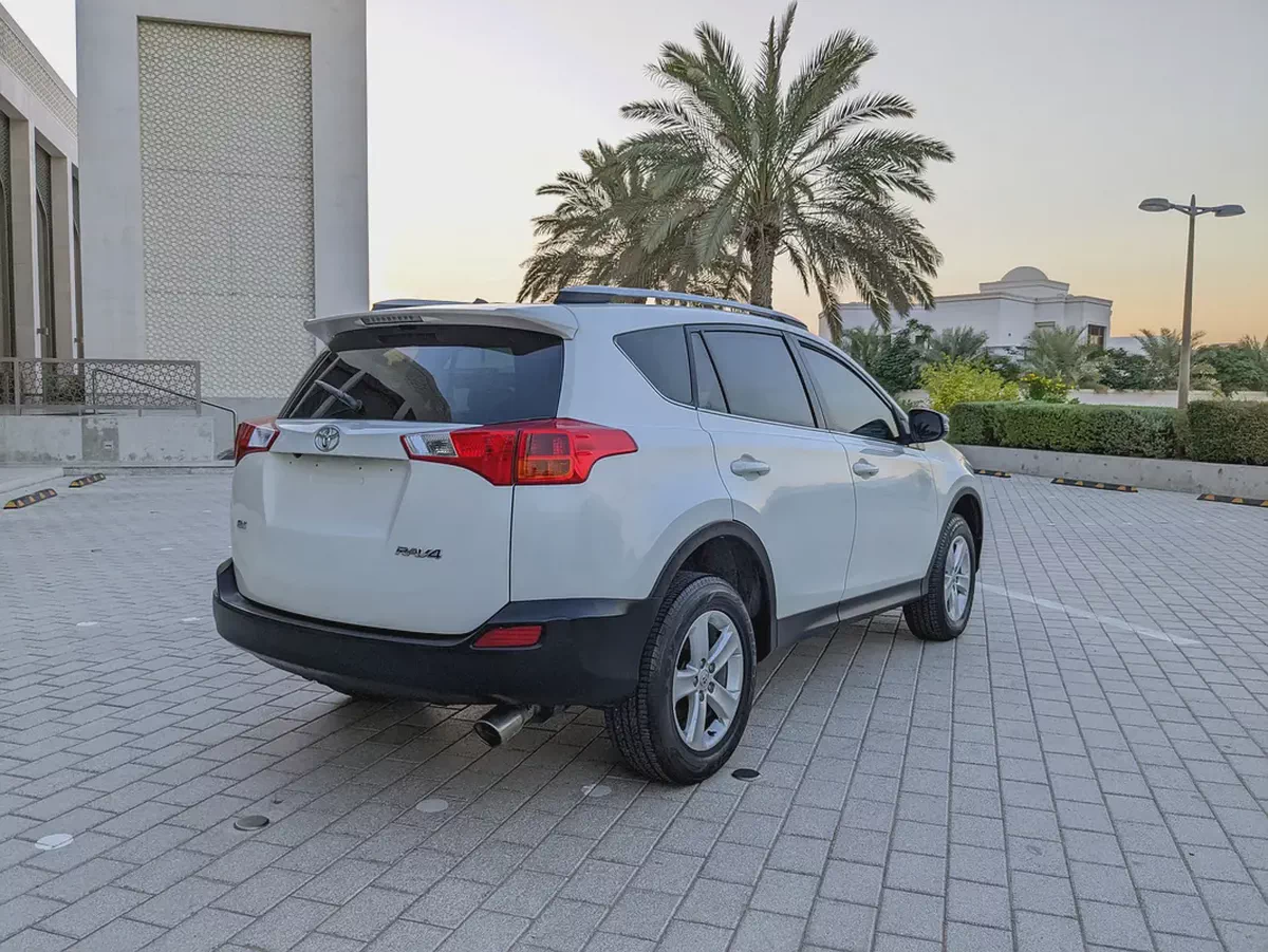 Toyota RAV4 GCC 2014 Prestine Condition Mid Option With Navigation Low KM Perfect Family SUV-14-14
