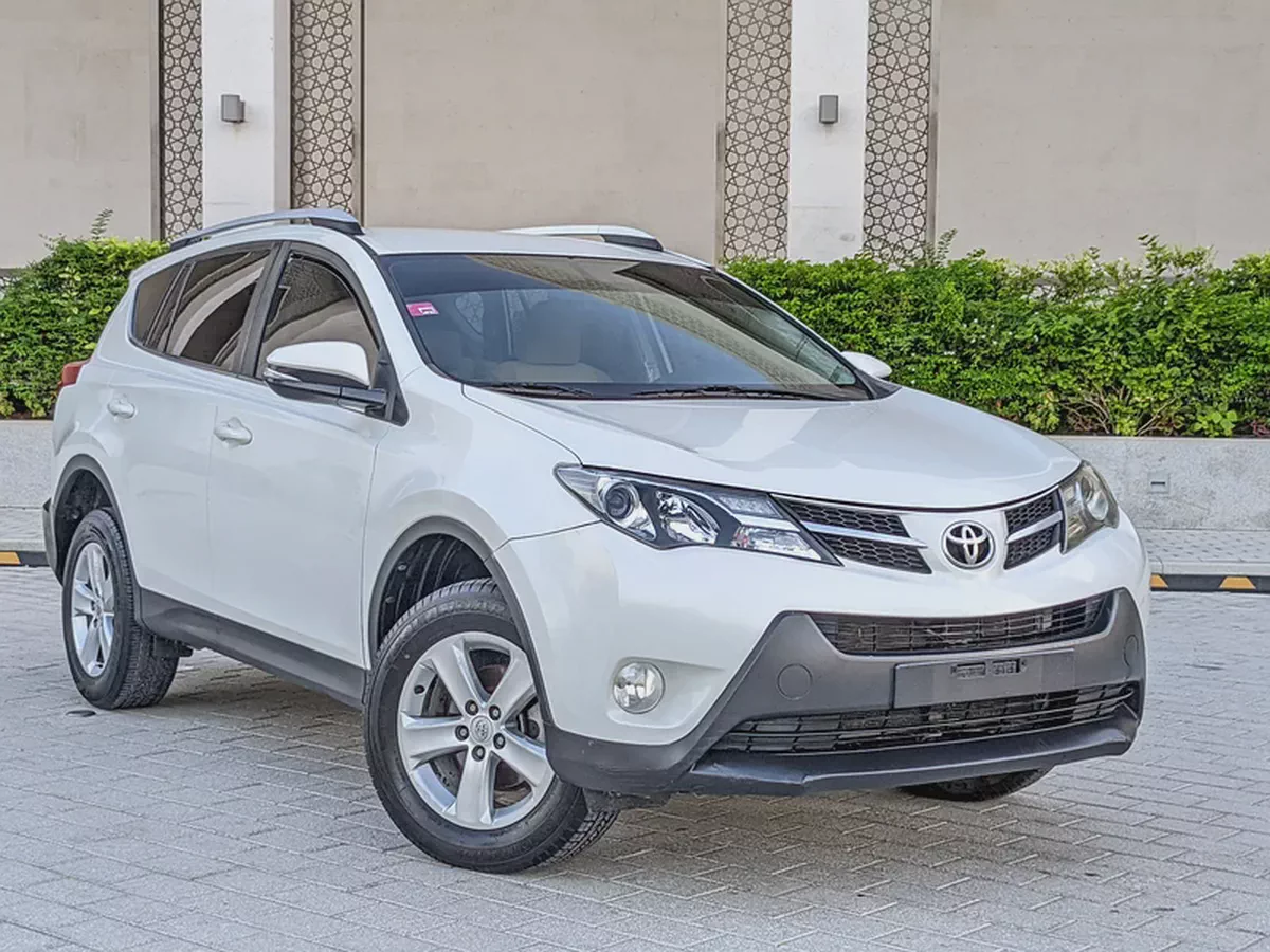 Toyota RAV4 GCC 2014 Prestine Condition Mid Option With Navigation Low KM Perfect Family SUV-1-1