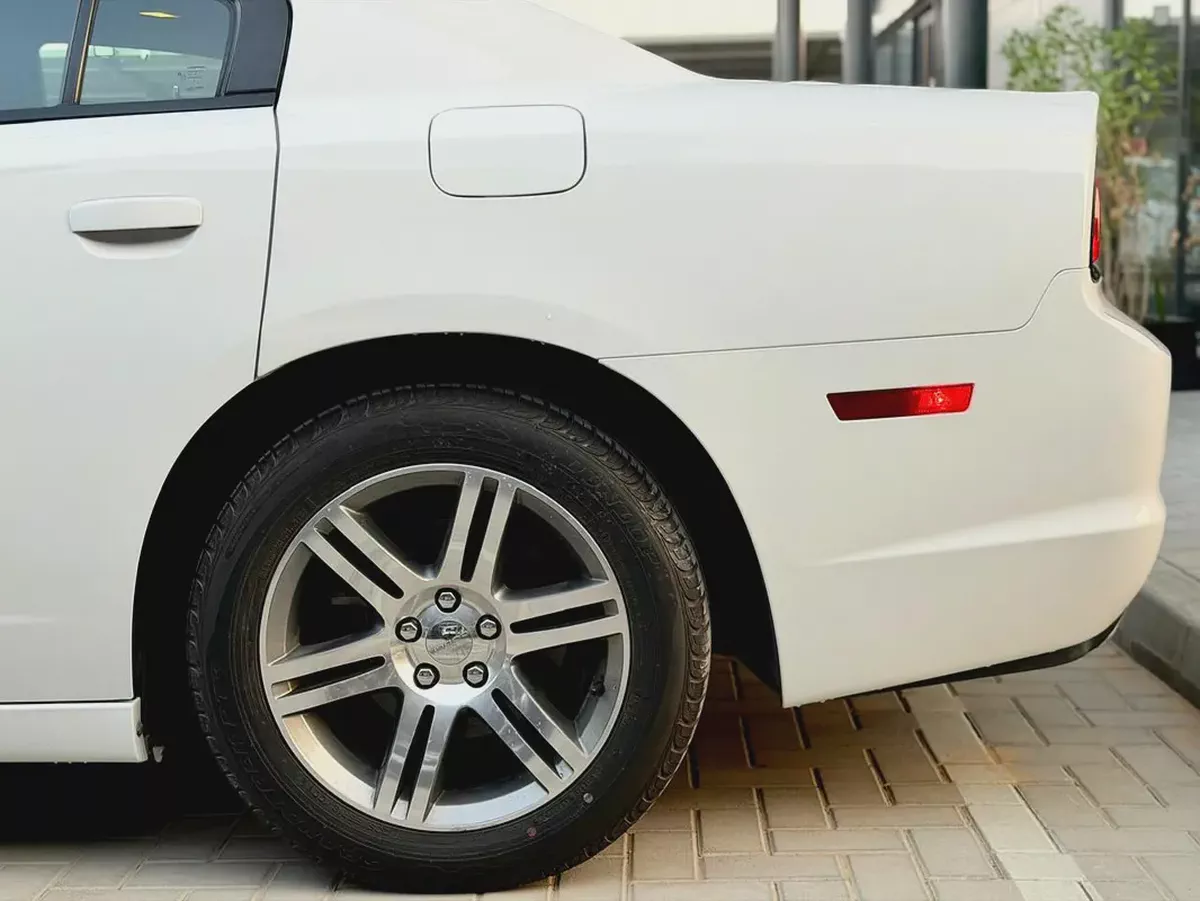 2014 Dodge Charger SE GCC Specs - Well Maintained-3-3