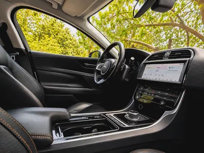 Jaguar XE R-Dynamic 2018 GCC Specs - Immaculate Condition-9