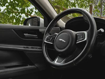 Jaguar XE R-Dynamic 2018 GCC Specs - Immaculate Condition-8