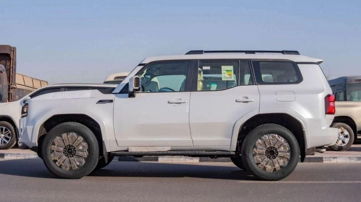 Toyota Prado PRADO 2.4PETROL GCC 2025-1-0