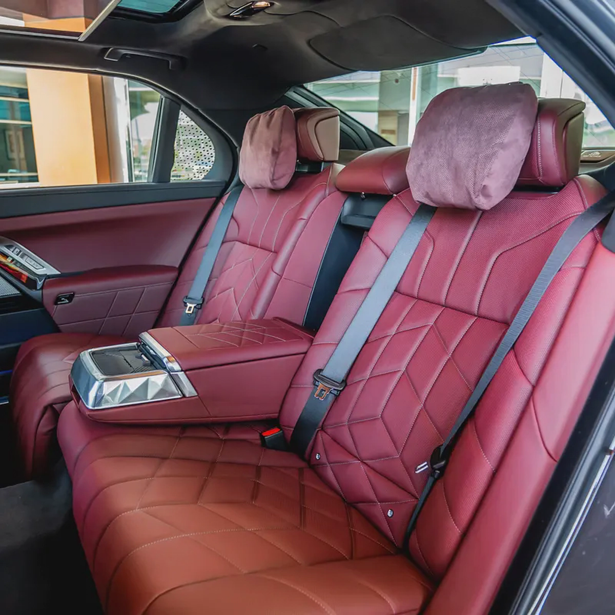2026  BMW 740i M SPORT GCC DONE ONLY 1000KM WITH WARRANTY + SERVICE TILL 2031-10-10
