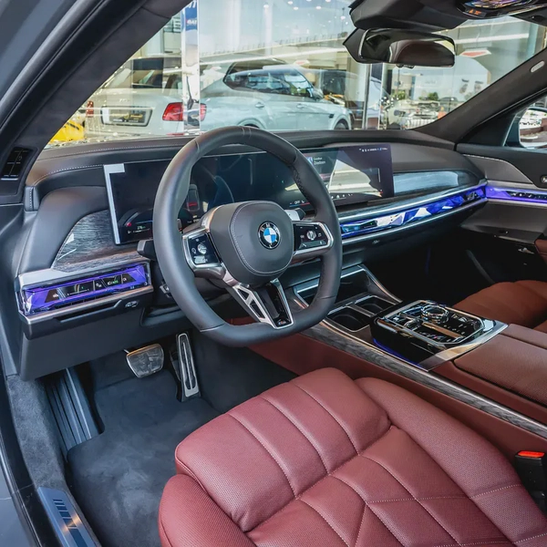 2026  BMW 740i M SPORT GCC DONE ONLY 1000KM WITH WARRANTY + SERVICE TILL 2031