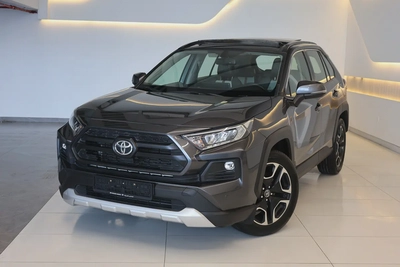 RAV4 ADVENTURE 4WD - GCC SPECS - ACCIDENT FREE - FULL SERVICE HISTORY - UNDER WARRANTY --0