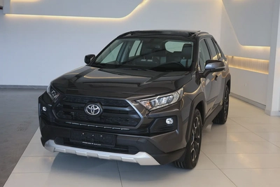 RAV4 ADVENTURE 4WD - GCC SPECS - ACCIDENT FREE - FULL SERVICE HISTORY - UNDER WARRANTY --2