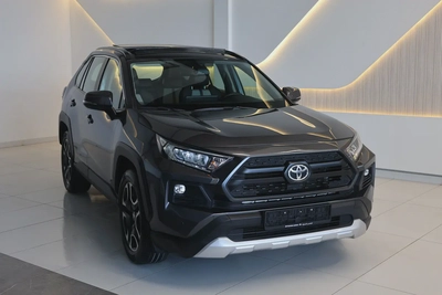 RAV4 ADVENTURE 4WD - GCC SPECS - ACCIDENT FREE - FULL SERVICE HISTORY - UNDER WARRANTY --3