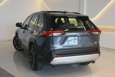 RAV4 ADVENTURE 4WD - GCC SPECS - ACCIDENT FREE - FULL SERVICE HISTORY - UNDER WARRANTY --4