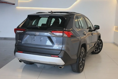 RAV4 ADVENTURE 4WD - GCC SPECS - ACCIDENT FREE - FULL SERVICE HISTORY - UNDER WARRANTY --5