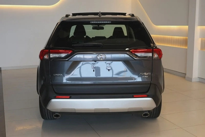 RAV4 ADVENTURE 4WD - GCC SPECS - ACCIDENT FREE - FULL SERVICE HISTORY - UNDER WARRANTY --7