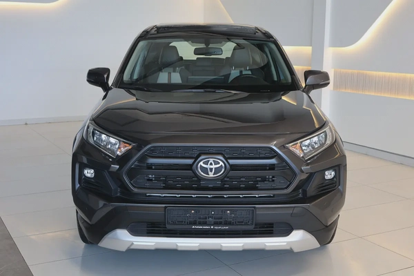 RAV4 ADVENTURE 4WD - GCC SPECS - ACCIDENT FREE - FULL SERVICE HISTORY - UNDER WARRANTY -