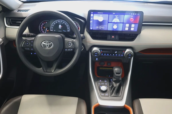 RAV4 ADVENTURE 4WD - GCC SPECS - ACCIDENT FREE - FULL SERVICE HISTORY - UNDER WARRANTY -
