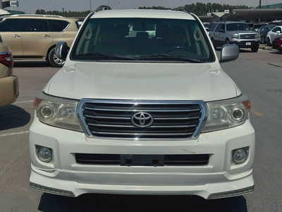 Toyota landcruiser 2010 v6 white color GCC calen car-1