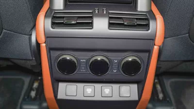2025 Land Rover Defender 110 Octa - Brand New-16