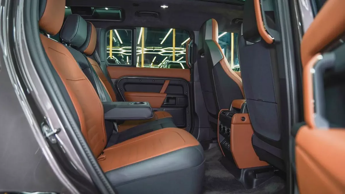 2025 Land Rover Defender 110 Octa - Brand New-15-15